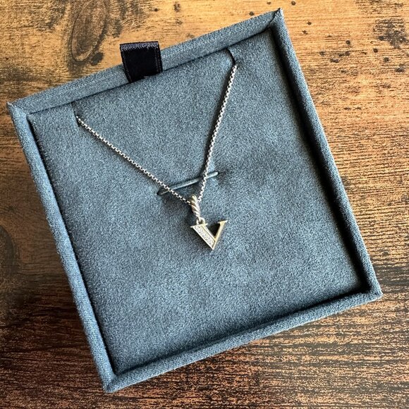 David Yurman Pavé Initial V Charm Necklace in Sterling Silver w/ White Diamonds - Picture 1 of 14